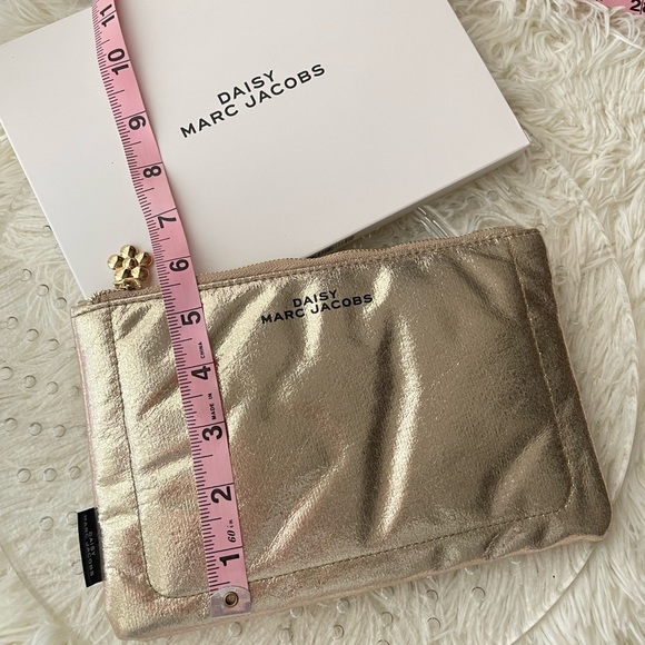 Marc Jacobs Daisy Pouch - Picture 3 of 7